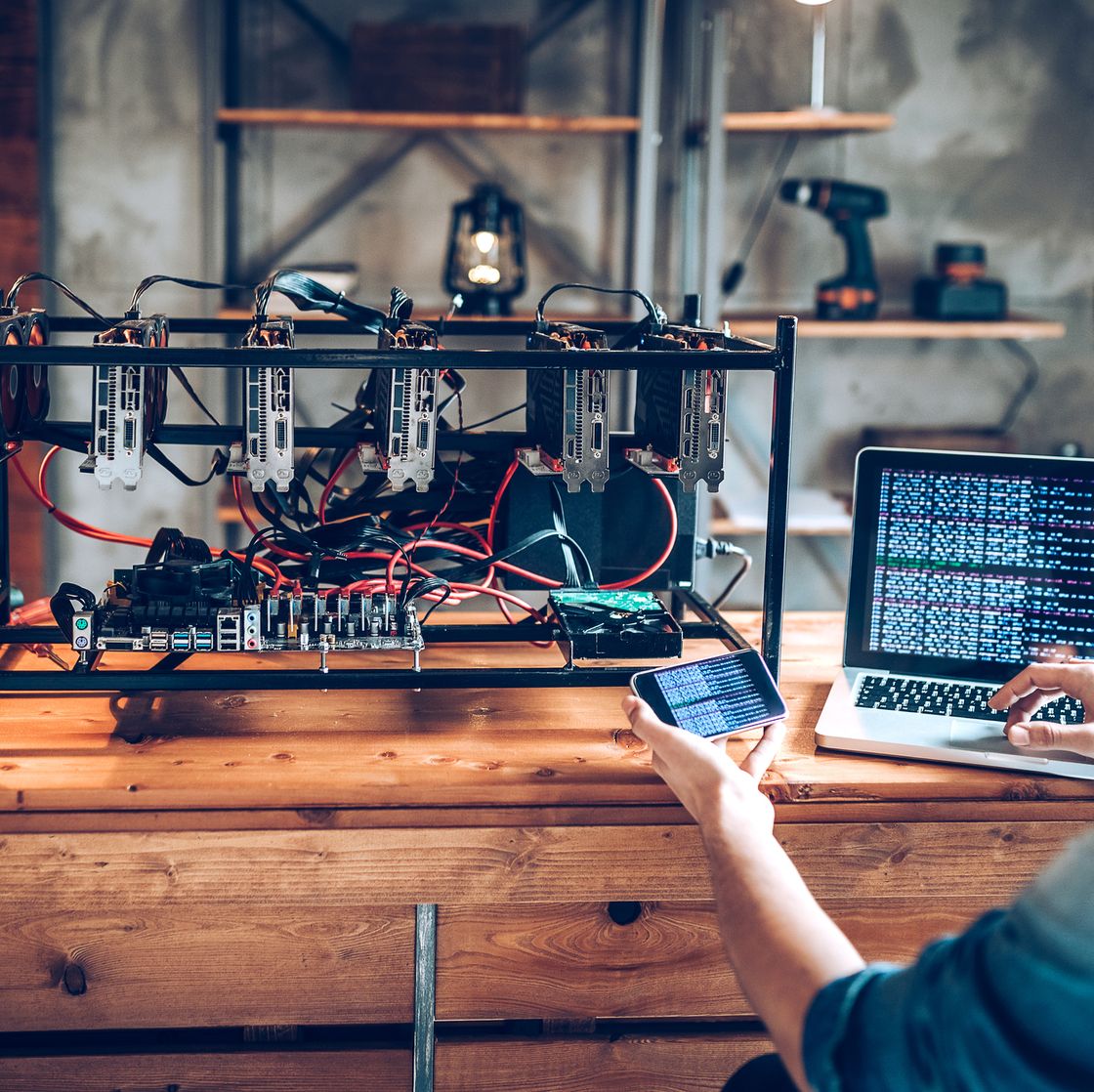 Избери криптовалута за добиване и започни приключението!